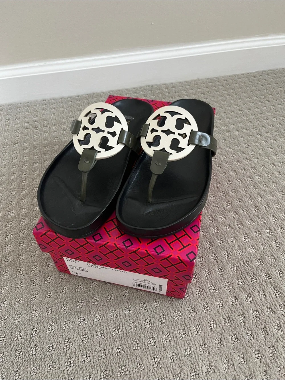 Tory Burch Black Thong Sandals with Ivory Logo size 6